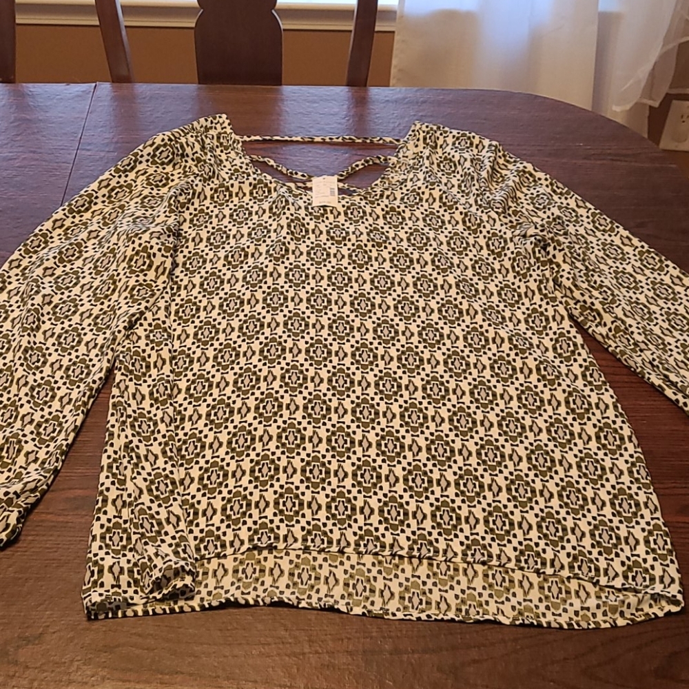 NWT!! 2XL long sleeve blouse
